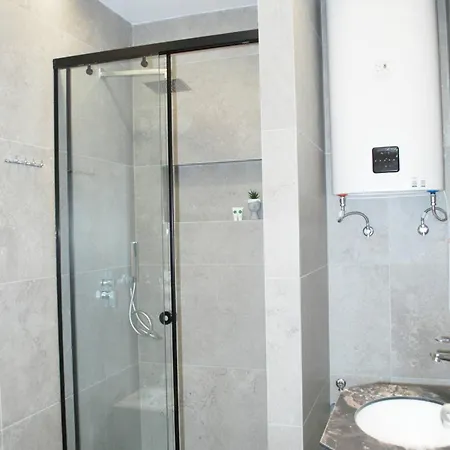 Lindi's 4/6 * 地拉那