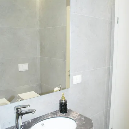 Lindi's 4/6 地拉那