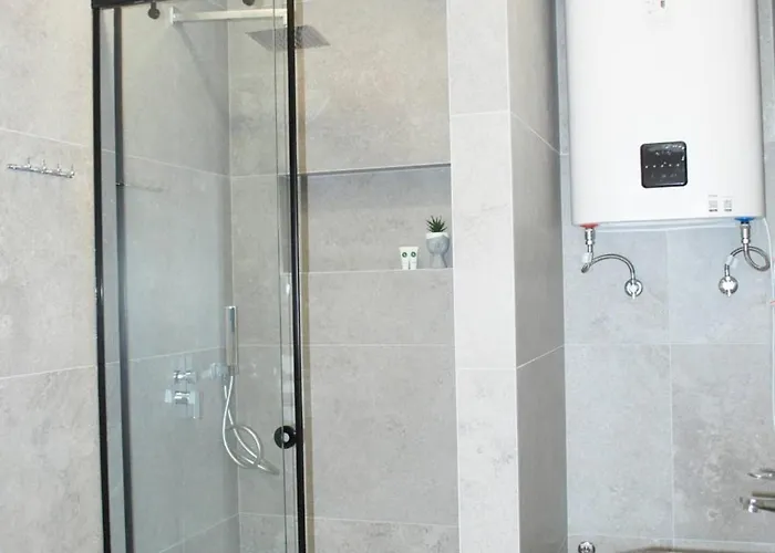 Lindi's 4/6 * 地拉那