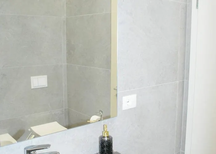 Lindi's 4/6 地拉那